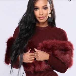 Burgundy faux fur scarf